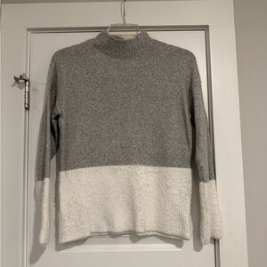 Women’s Mock neck sweater - small
